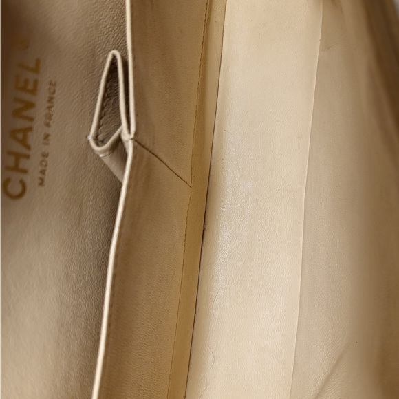 Chanel beige medium classic flap gold hardware - Picture 15 of 16